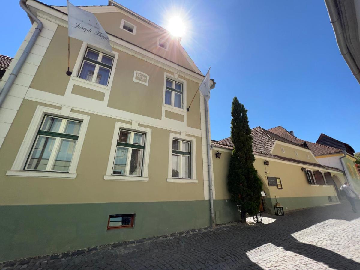 Hotel Casa Joseph Haydn Sighişoara Esterno foto